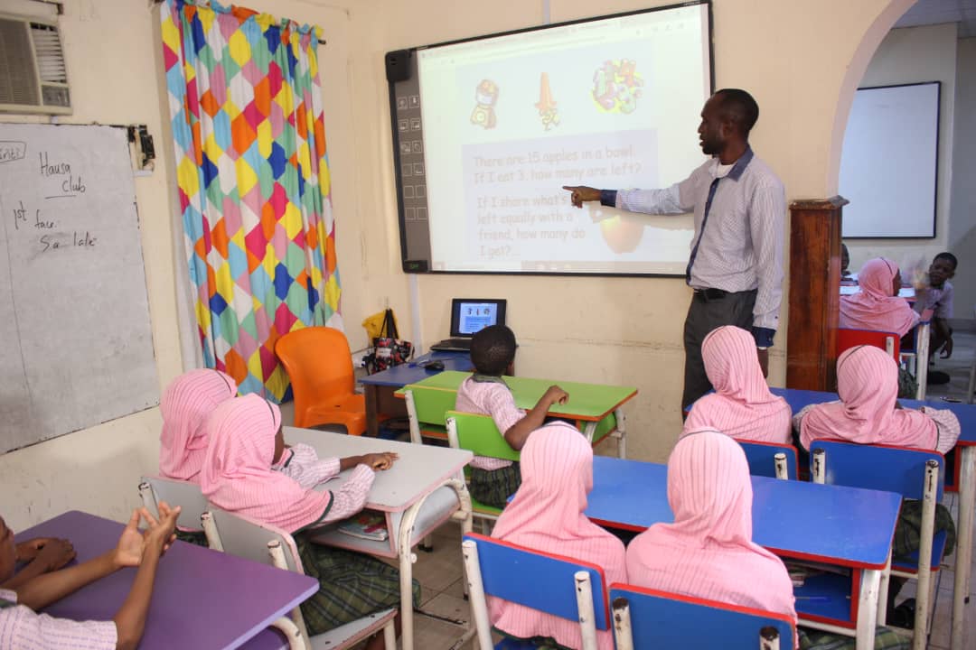 Primary pupils in an ICT-supported lesson